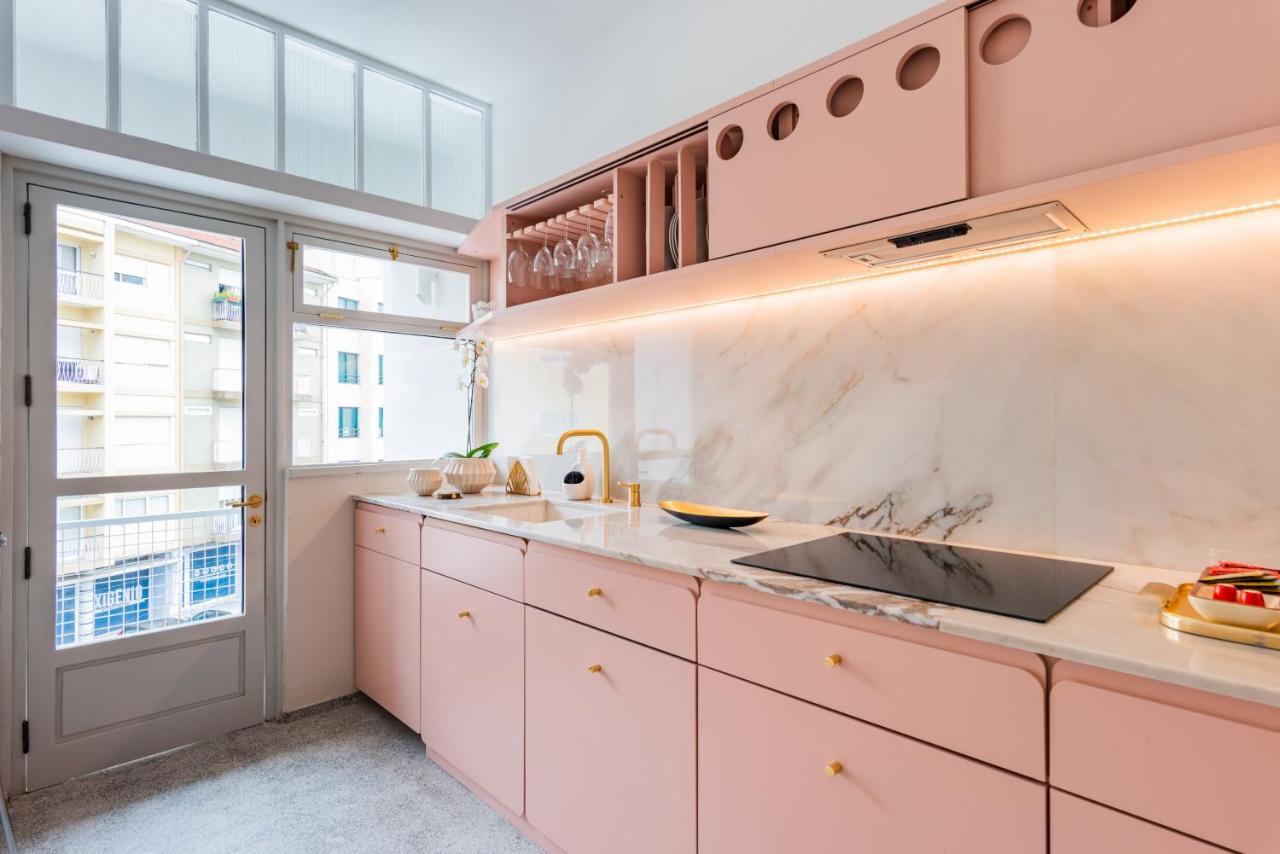 Amazing Duplex - Mid Century Experience & Parking Apartment Porto Bagian luar foto